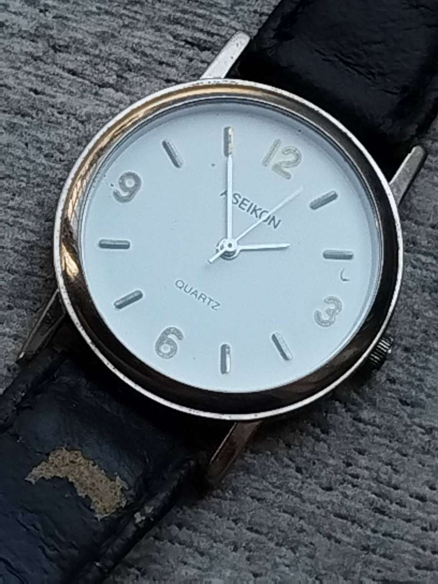 MENS VINTAGE ASEIKON WATCH WITH 2 X ADDITIONAL FREE STRAPS IN EXCELLENT WORKING CONDITION