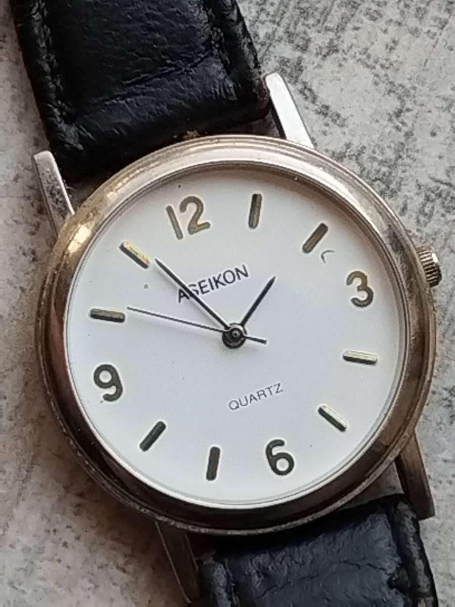 MENS VINTAGE ASEIKON WATCH WITH 2 X ADDITIONAL FREE STRAPS IN EXCELLENT WORKING CONDITION