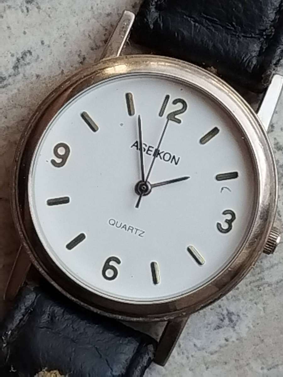 MENS VINTAGE ASEIKON WATCH WITH 2 X ADDITIONAL FREE STRAPS IN EXCELLENT WORKING CONDITION