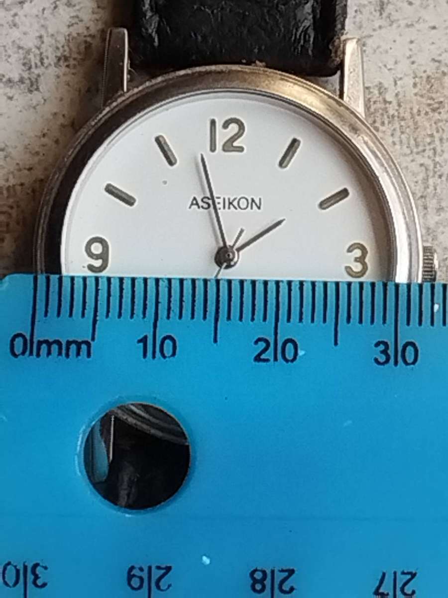 MENS VINTAGE ASEIKON WATCH WITH 2 X ADDITIONAL FREE STRAPS IN EXCELLENT WORKING CONDITION