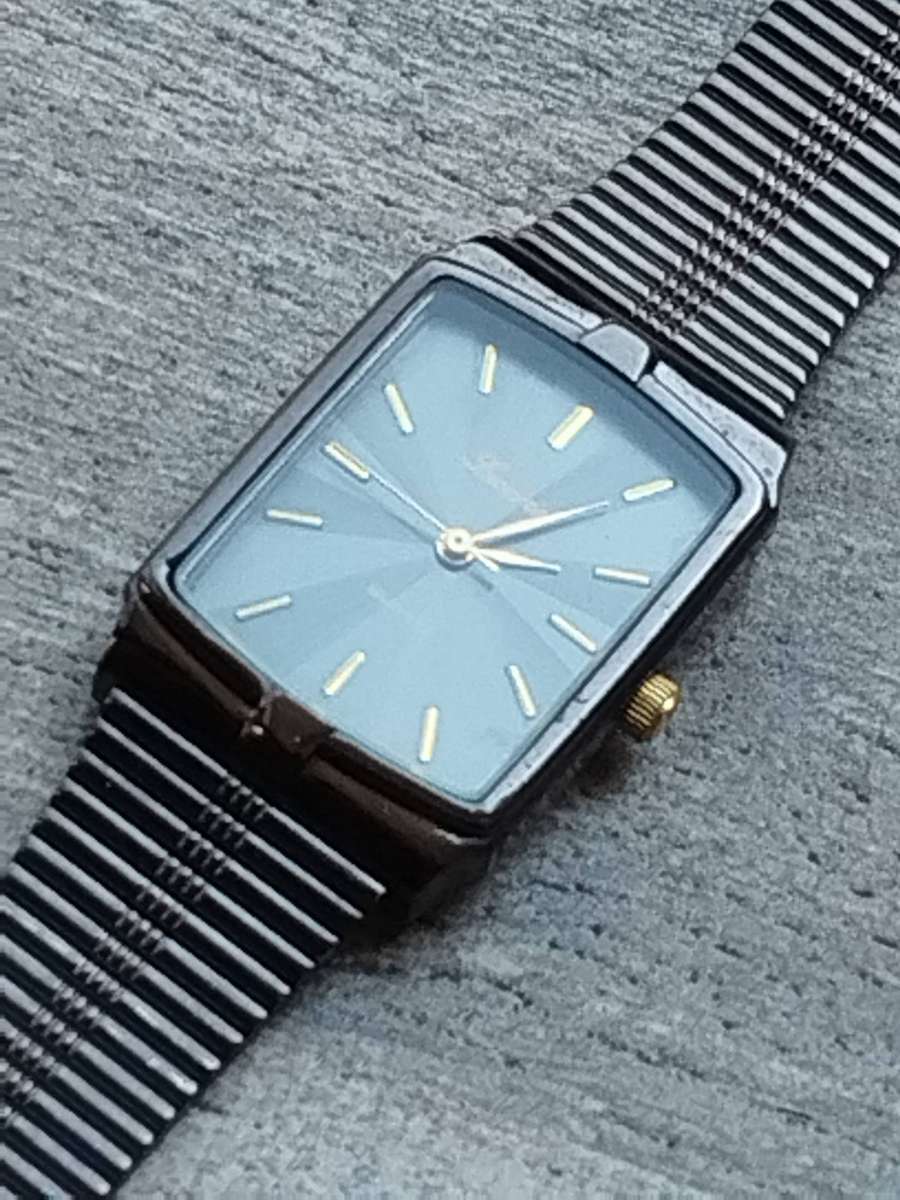 LADIES STUNNING LAURIER WATCH IN EXCELLENT WORKING CONDITION