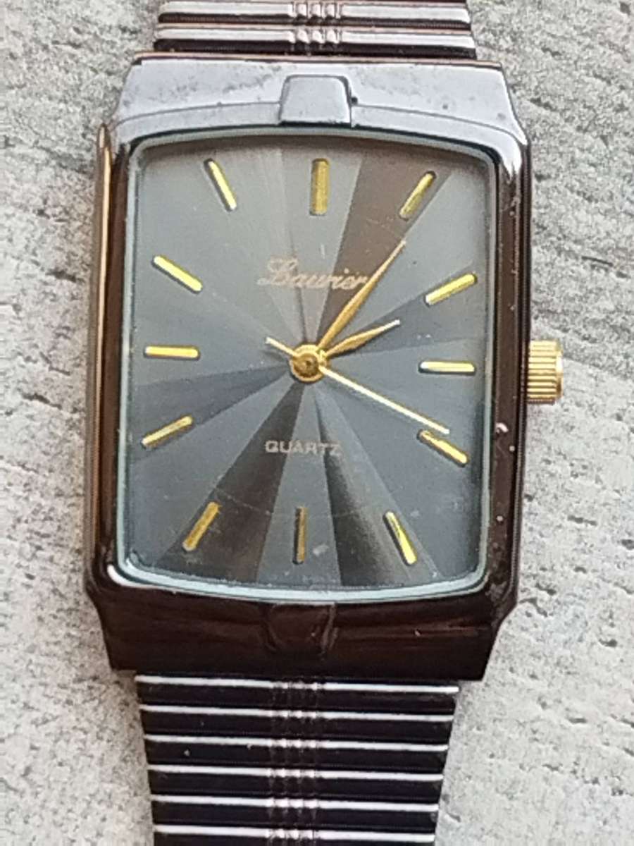 LADIES STUNNING LAURIER WATCH IN EXCELLENT WORKING CONDITION