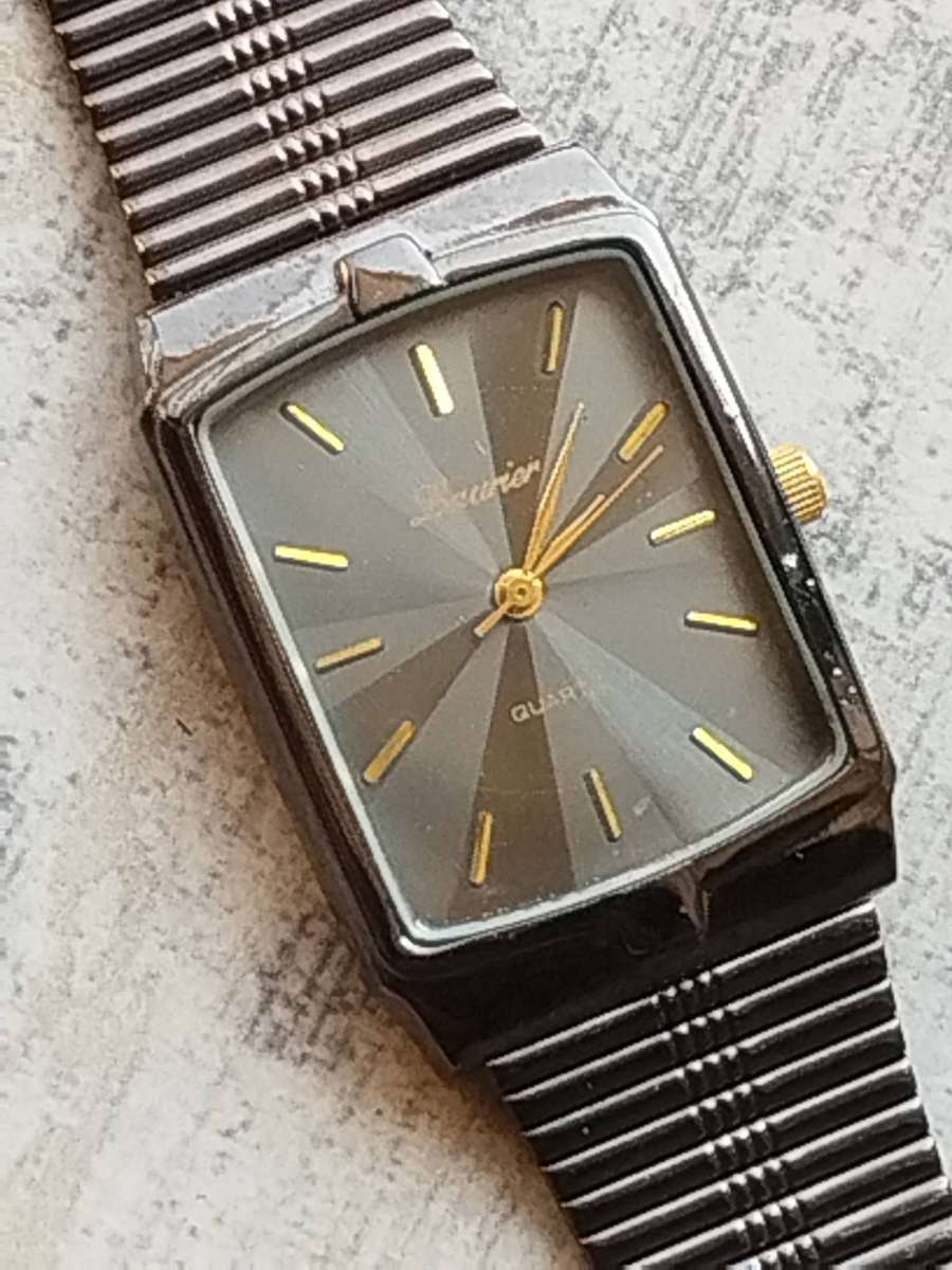 LADIES STUNNING LAURIER WATCH IN EXCELLENT WORKING CONDITION