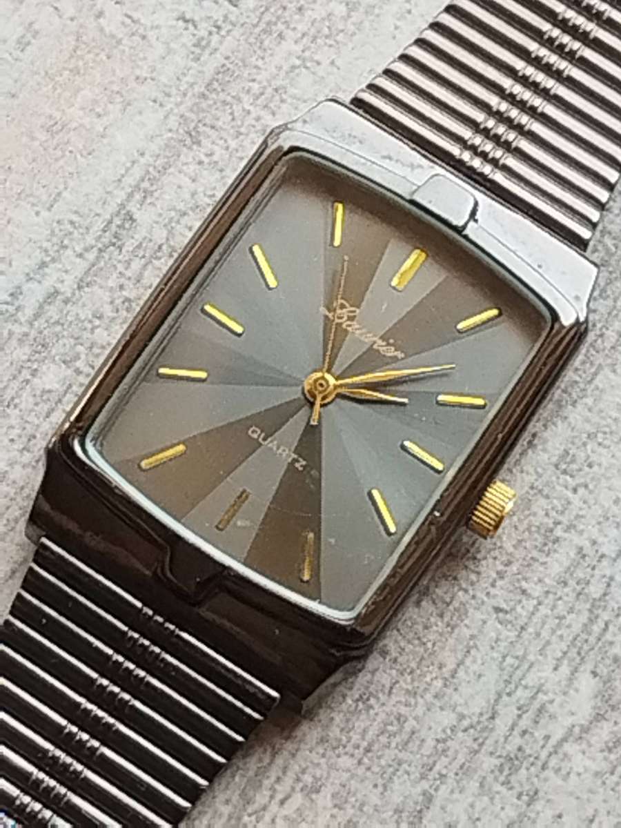 LADIES STUNNING LAURIER WATCH IN EXCELLENT WORKING CONDITION