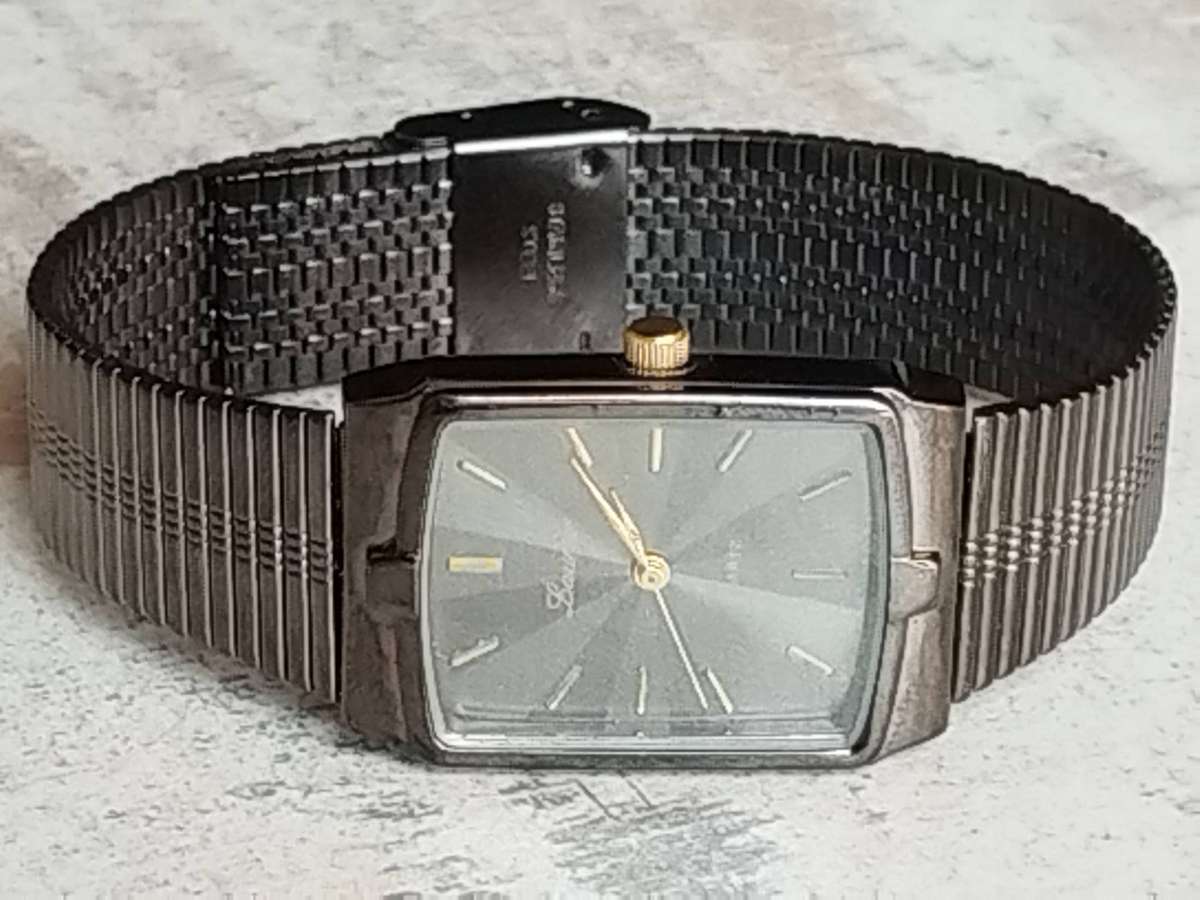 LADIES STUNNING LAURIER WATCH IN EXCELLENT WORKING CONDITION