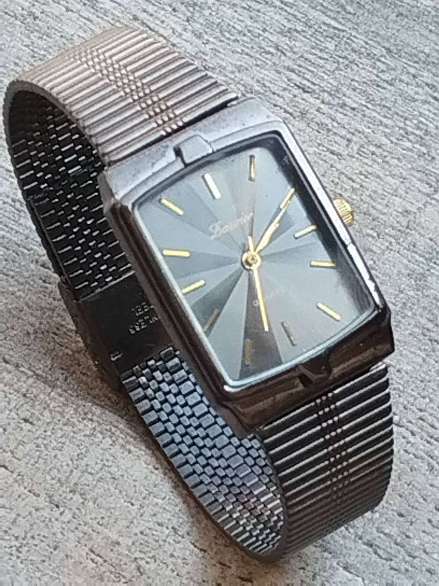 LADIES STUNNING LAURIER WATCH IN EXCELLENT WORKING CONDITION