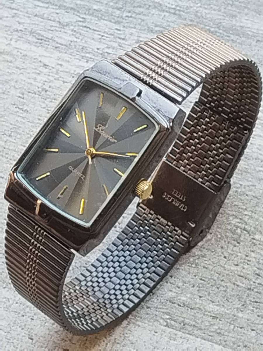 LADIES STUNNING LAURIER WATCH IN EXCELLENT WORKING CONDITION