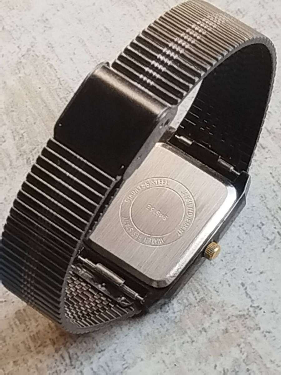 LADIES STUNNING LAURIER WATCH IN EXCELLENT WORKING CONDITION