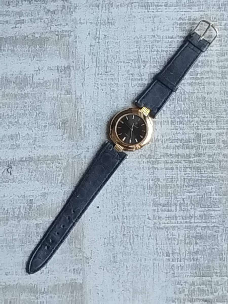 LADIES WINCENT GOLD WATCH IN EXCELLENT WORKING CONDITION