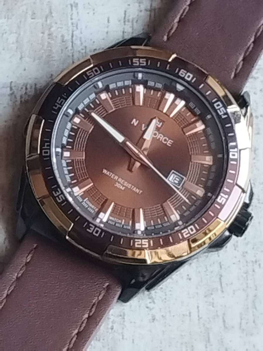 MENS NAVIFORCE WATCH IN EXCELLENT WORKING CONDITION