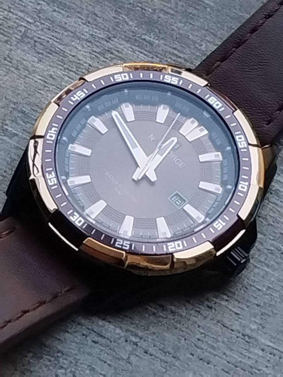 MENS NAVIFORCE WATCH IN EXCELLENT WORKING CONDITION