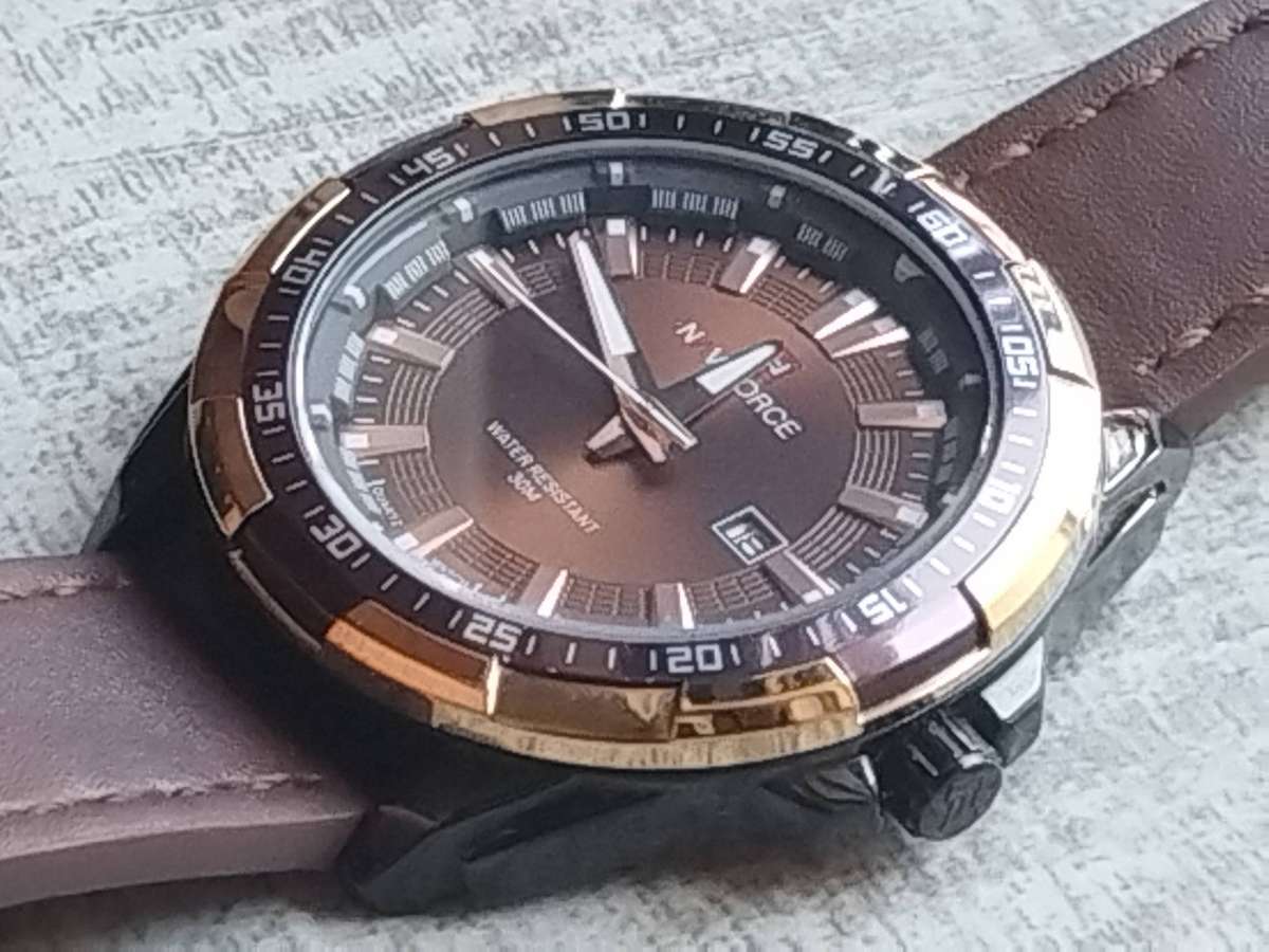 MENS NAVIFORCE WATCH IN EXCELLENT WORKING CONDITION