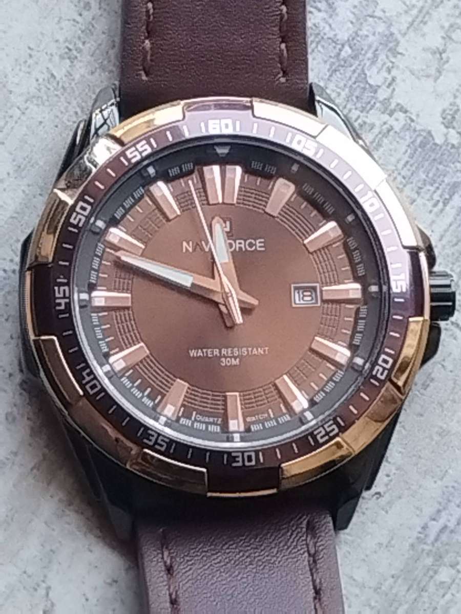 MENS NAVIFORCE WATCH IN EXCELLENT WORKING CONDITION