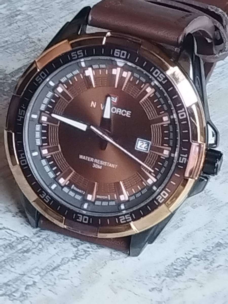 MENS NAVIFORCE WATCH IN EXCELLENT WORKING CONDITION