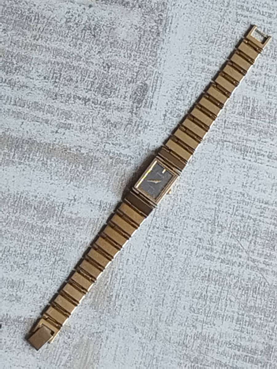 LADIES VINTAGE SENATOR WATCH IN EXCELLENT WORKING CONDITION