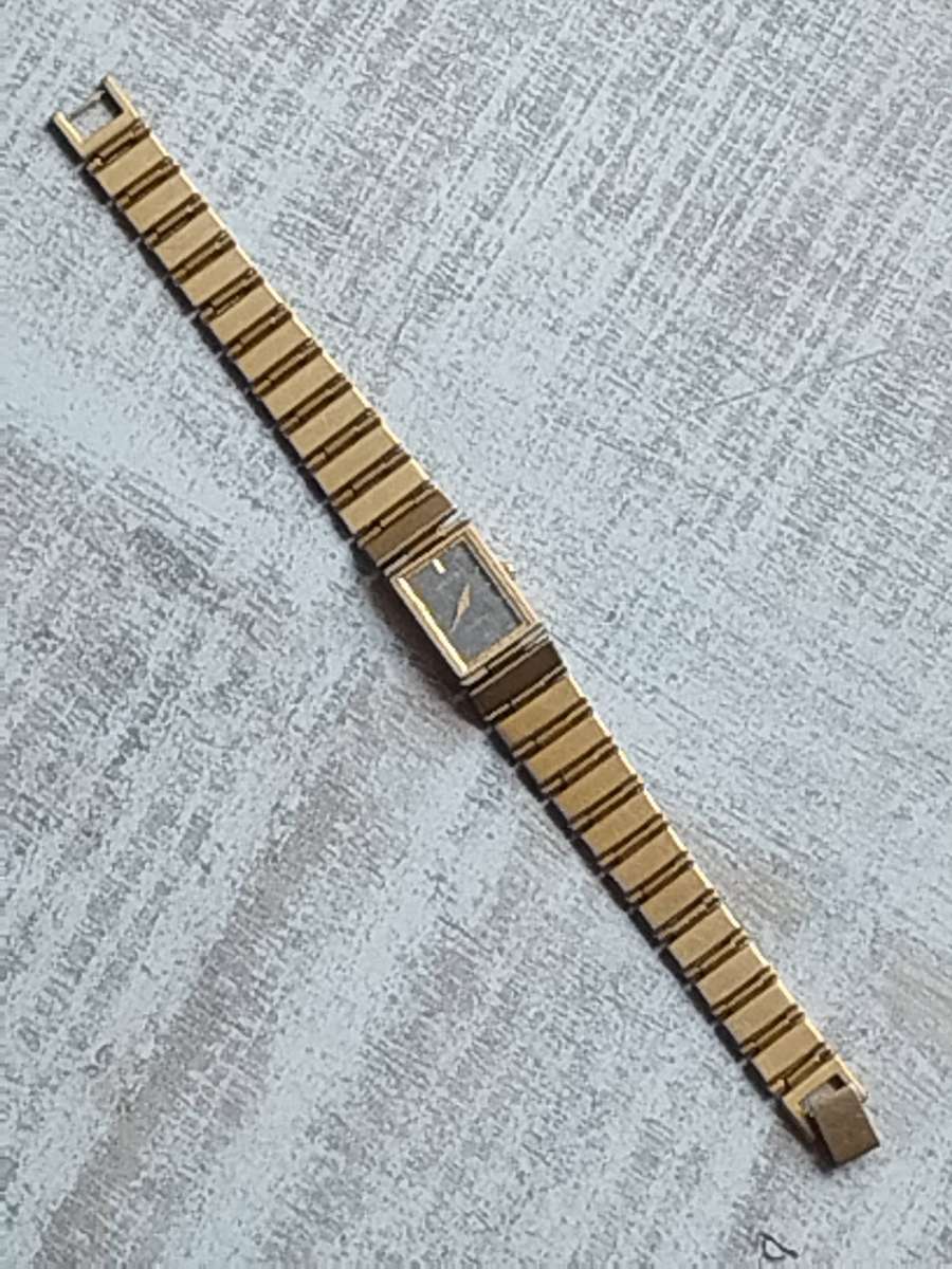 LADIES VINTAGE SENATOR WATCH IN EXCELLENT WORKING CONDITION