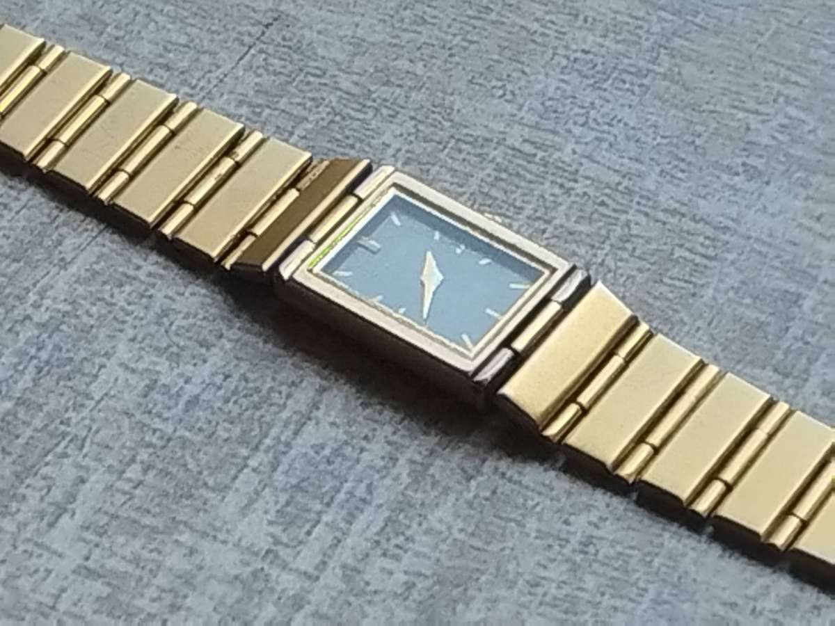 LADIES VINTAGE SENATOR WATCH IN EXCELLENT WORKING CONDITION