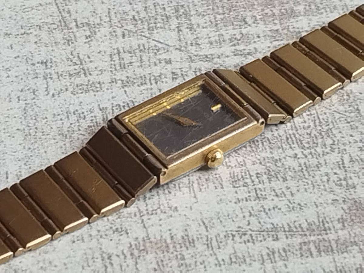 LADIES VINTAGE SENATOR WATCH IN EXCELLENT WORKING CONDITION