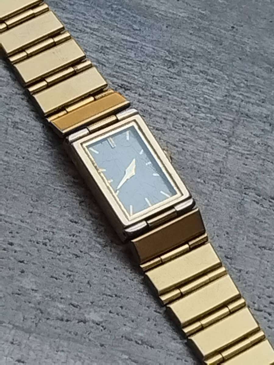 LADIES VINTAGE SENATOR WATCH IN EXCELLENT WORKING CONDITION
