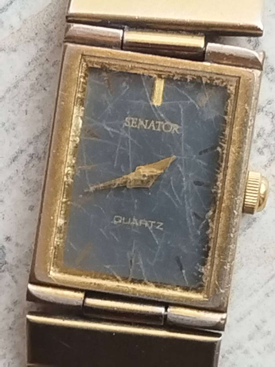 LADIES VINTAGE SENATOR WATCH IN EXCELLENT WORKING CONDITION