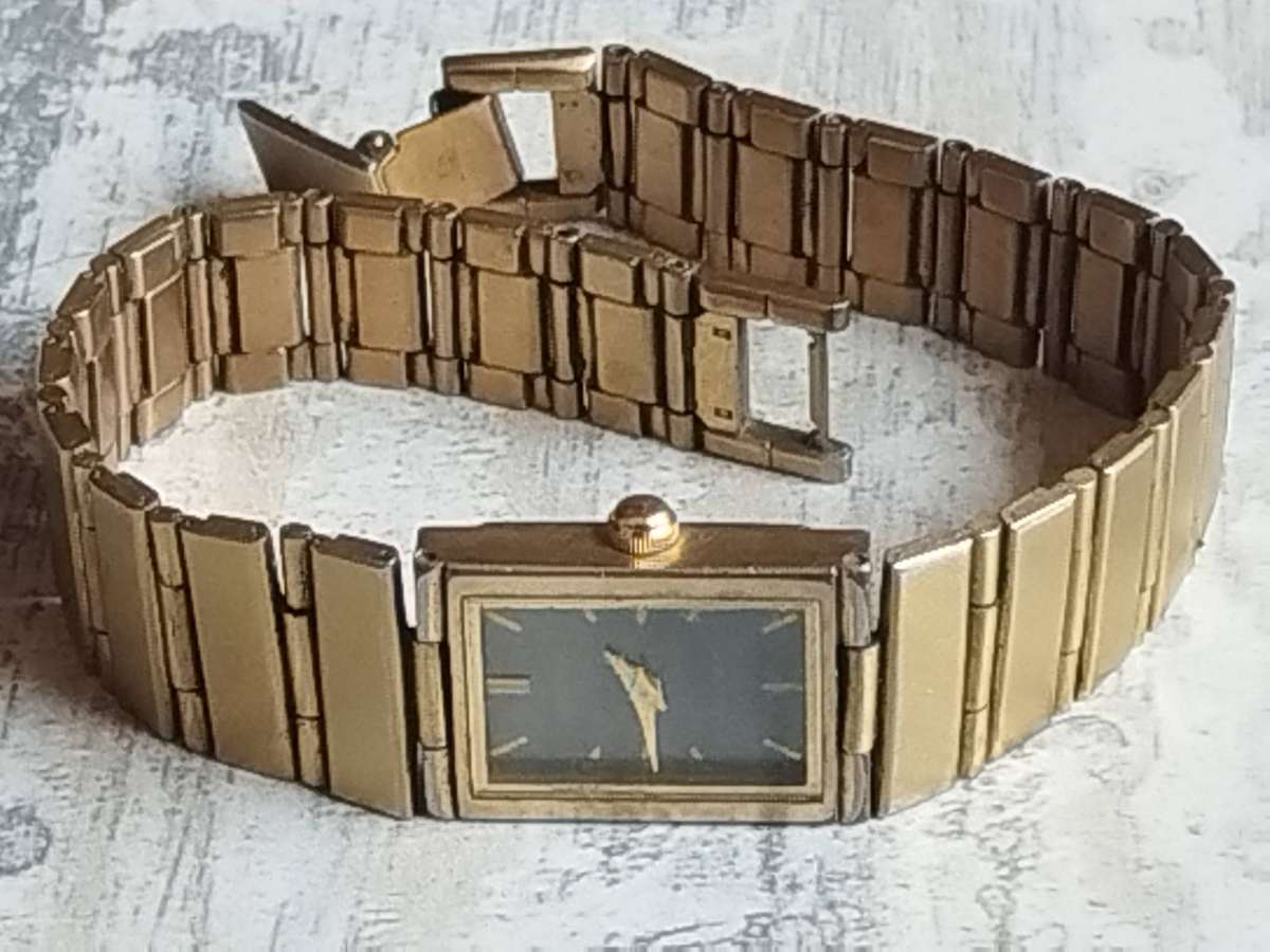 LADIES VINTAGE SENATOR WATCH IN EXCELLENT WORKING CONDITION