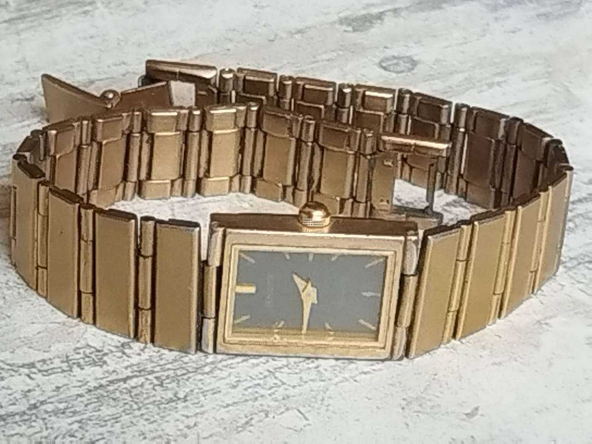 LADIES VINTAGE SENATOR WATCH IN EXCELLENT WORKING CONDITION