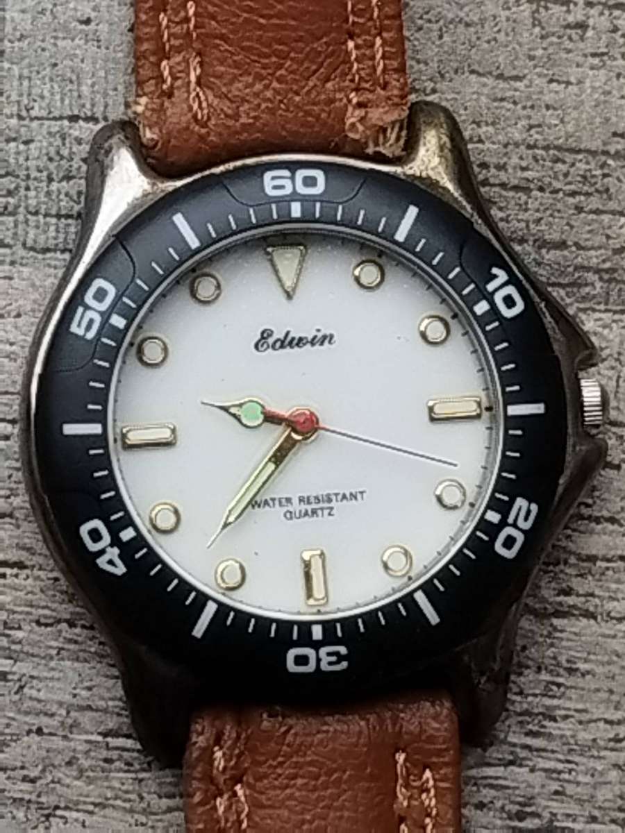 MENS EDWIN SPORTS WATCH WITH ROTATING BEZEL IN EXCELLENT WORKING CONDITION