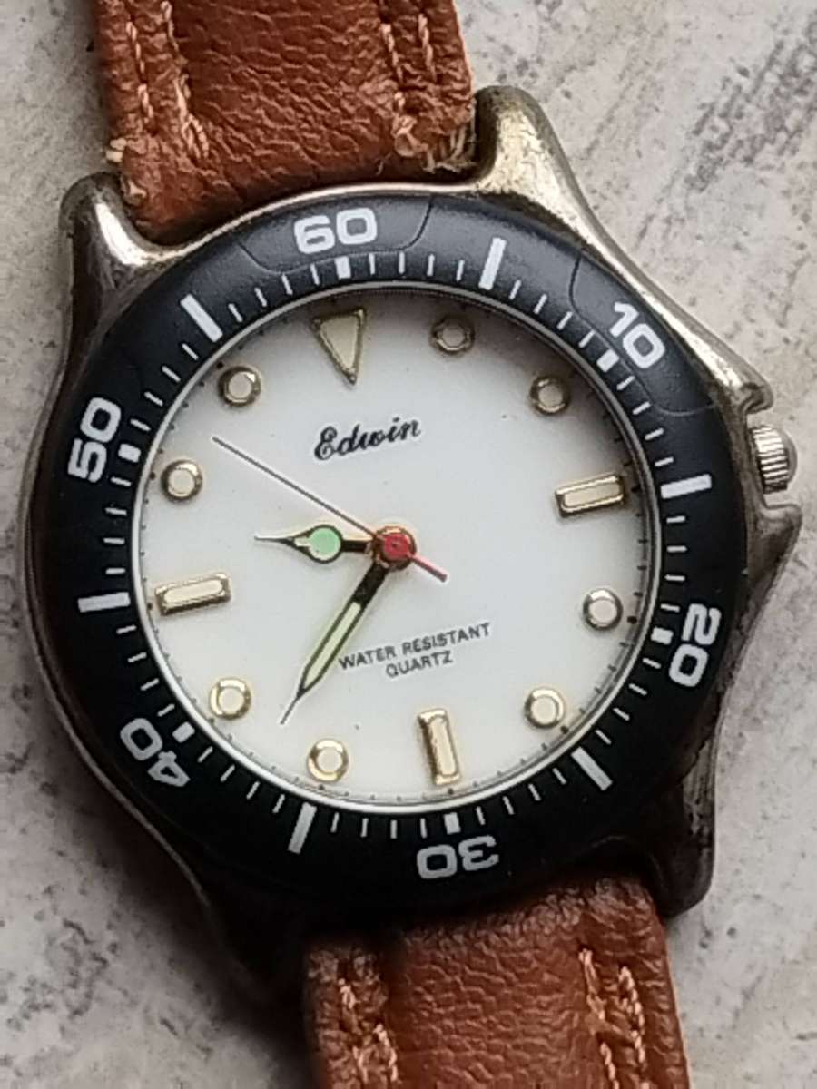 MENS EDWIN SPORTS WATCH WITH ROTATING BEZEL IN EXCELLENT WORKING CONDITION