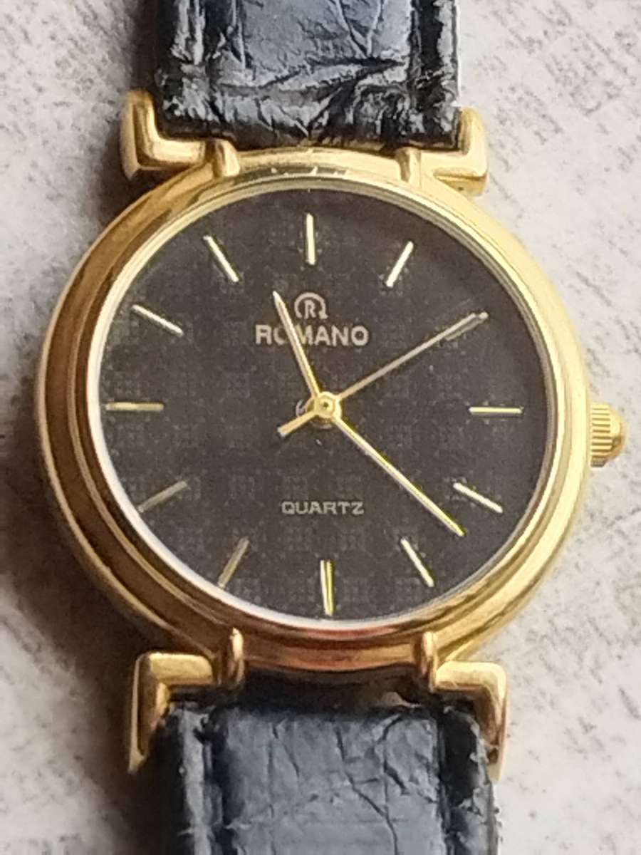 LADIES GOLD ROMANO WATCH IN EXCELLENT WORKING CONDITION