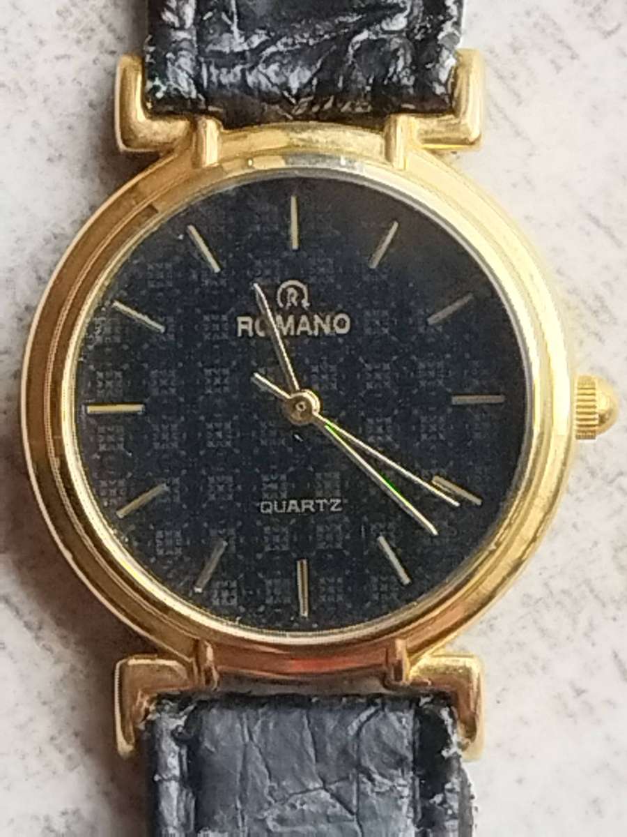 LADIES GOLD ROMANO WATCH IN EXCELLENT WORKING CONDITION