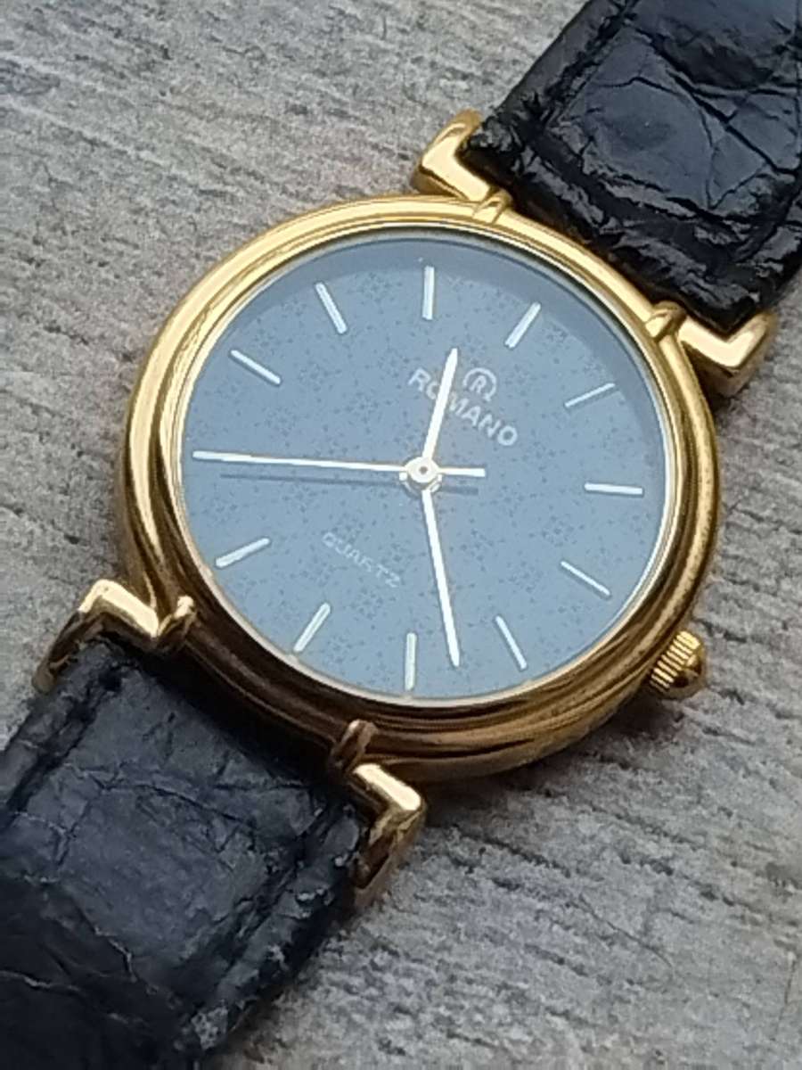 LADIES GOLD ROMANO WATCH IN EXCELLENT WORKING CONDITION