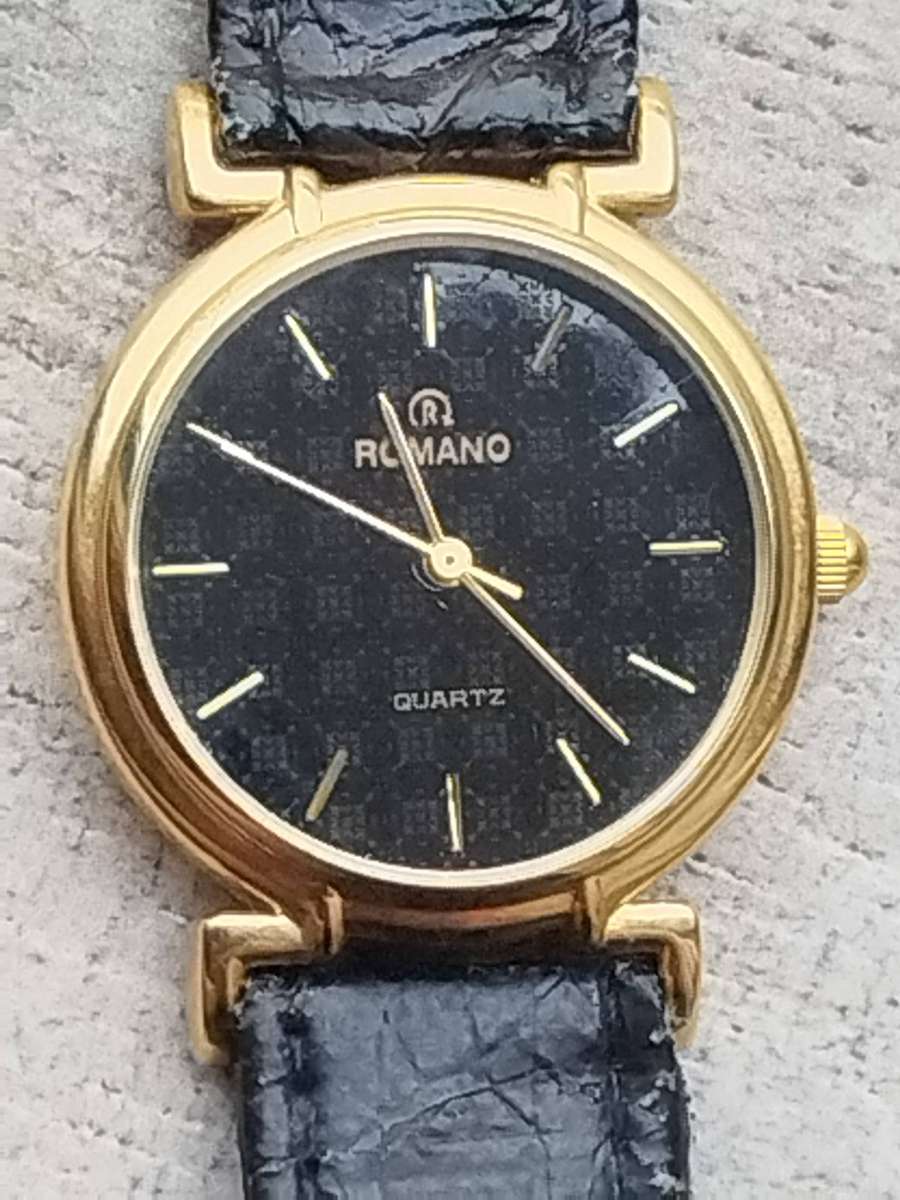 LADIES GOLD ROMANO WATCH IN EXCELLENT WORKING CONDITION