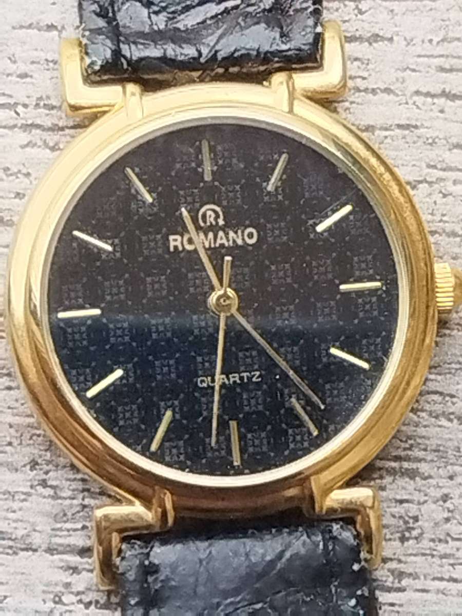 LADIES GOLD ROMANO WATCH IN EXCELLENT WORKING CONDITION