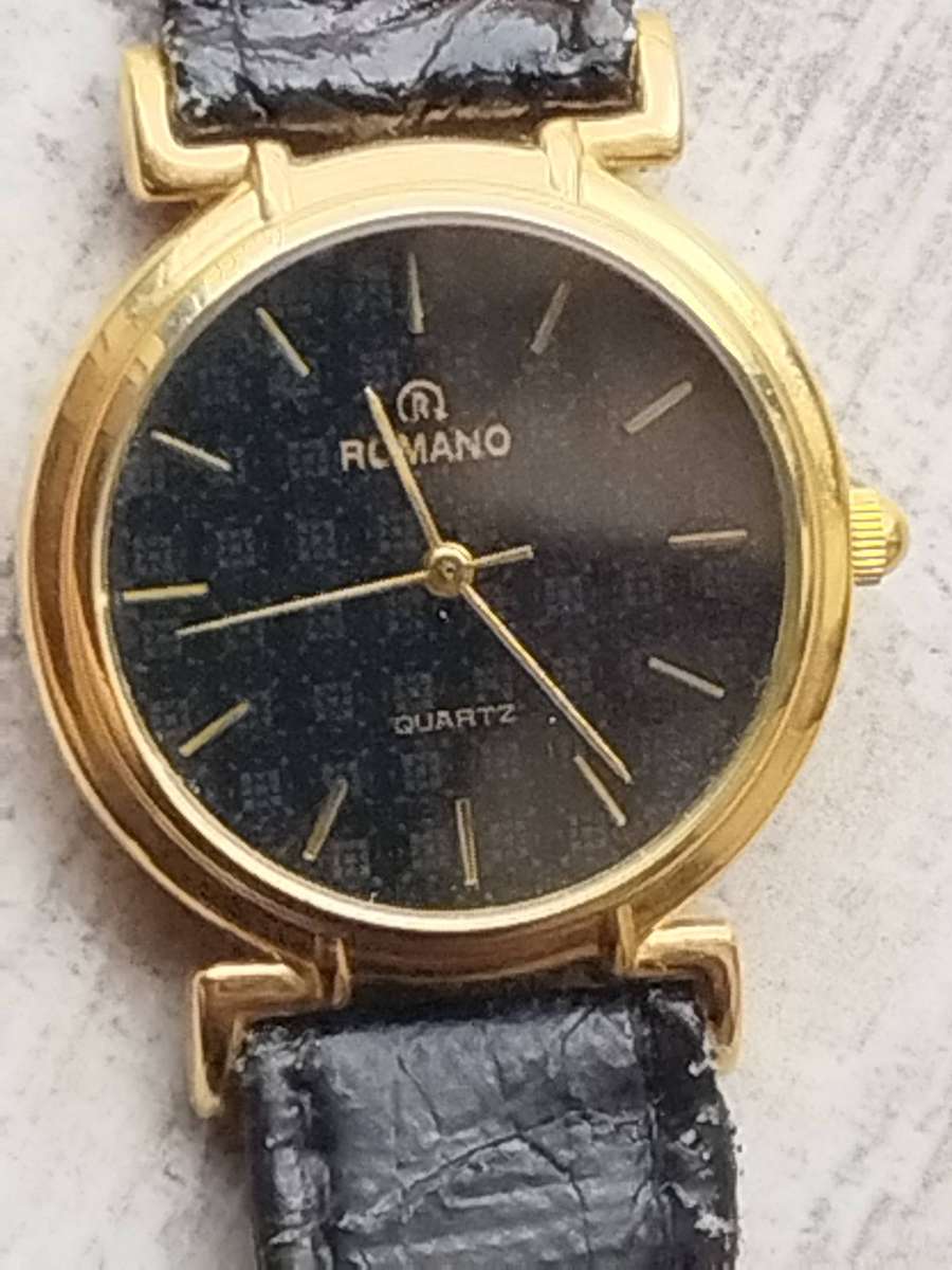 LADIES GOLD ROMANO WATCH IN EXCELLENT WORKING CONDITION