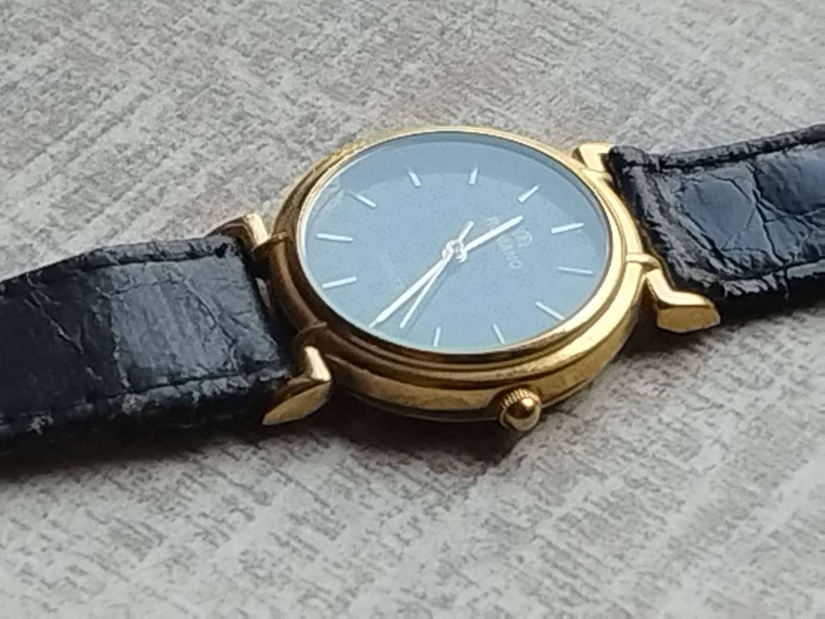 LADIES GOLD ROMANO WATCH IN EXCELLENT WORKING CONDITION
