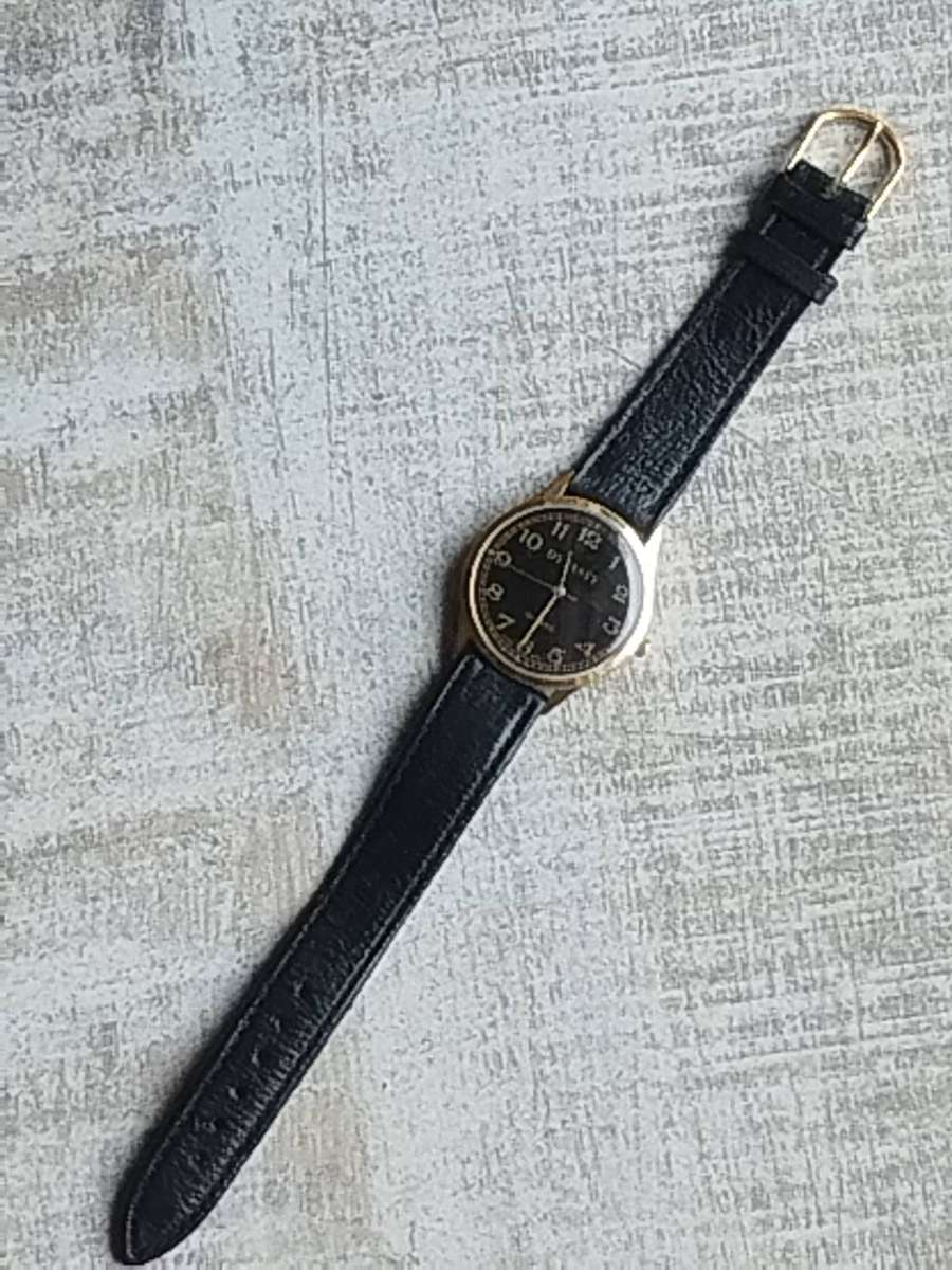 MENS VINTAGE DYNASTY GOLD WATCH IN EXCELLENT WORKING CONDITION