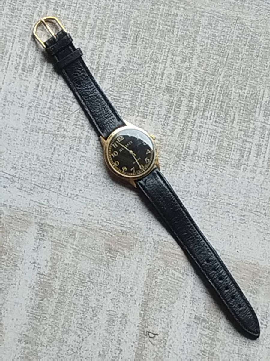 MENS VINTAGE DYNASTY GOLD WATCH IN EXCELLENT WORKING CONDITION