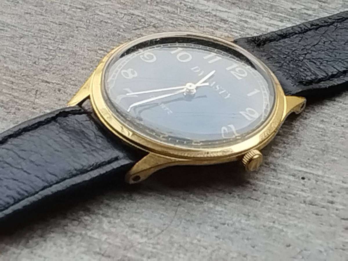 MENS VINTAGE DYNASTY GOLD WATCH IN EXCELLENT WORKING CONDITION