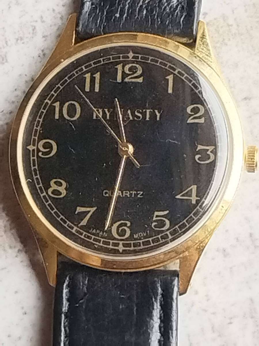 MENS VINTAGE DYNASTY GOLD WATCH IN EXCELLENT WORKING CONDITION