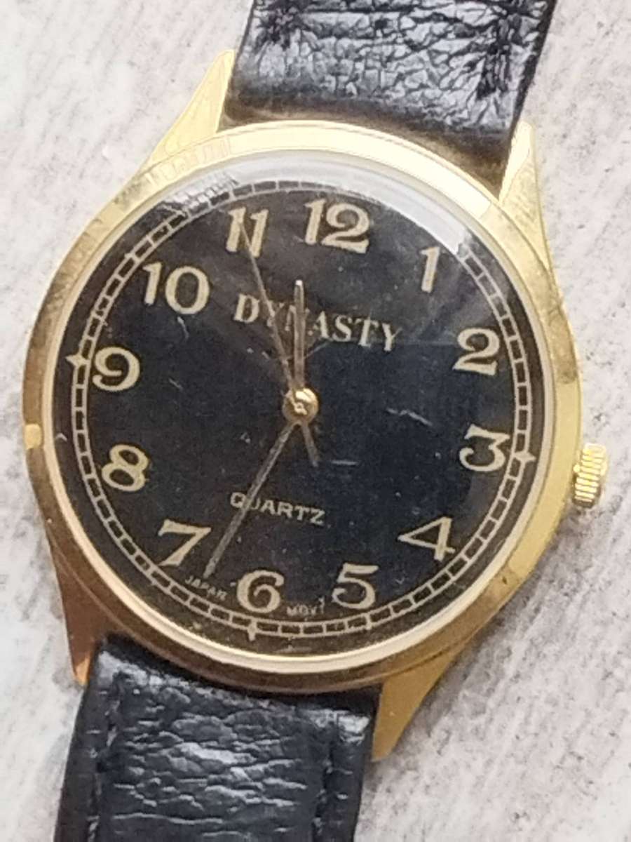 MENS VINTAGE DYNASTY GOLD WATCH IN EXCELLENT WORKING CONDITION