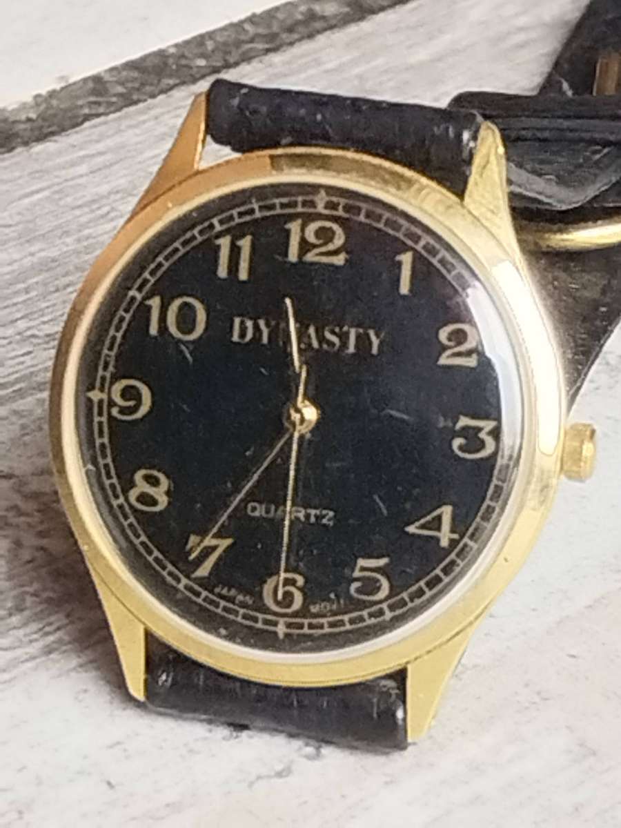 MENS VINTAGE DYNASTY GOLD WATCH IN EXCELLENT WORKING CONDITION