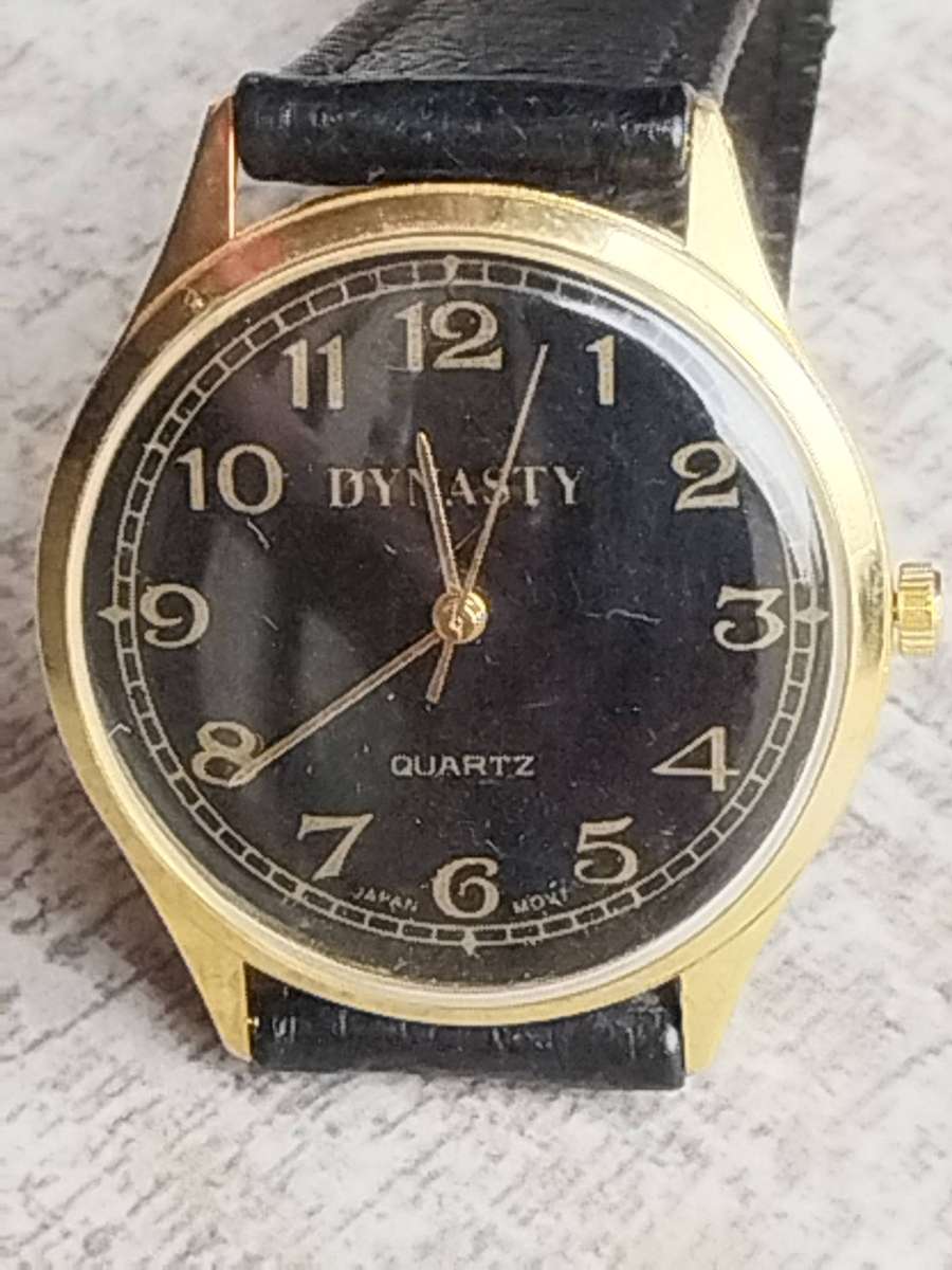 MENS VINTAGE DYNASTY GOLD WATCH IN EXCELLENT WORKING CONDITION
