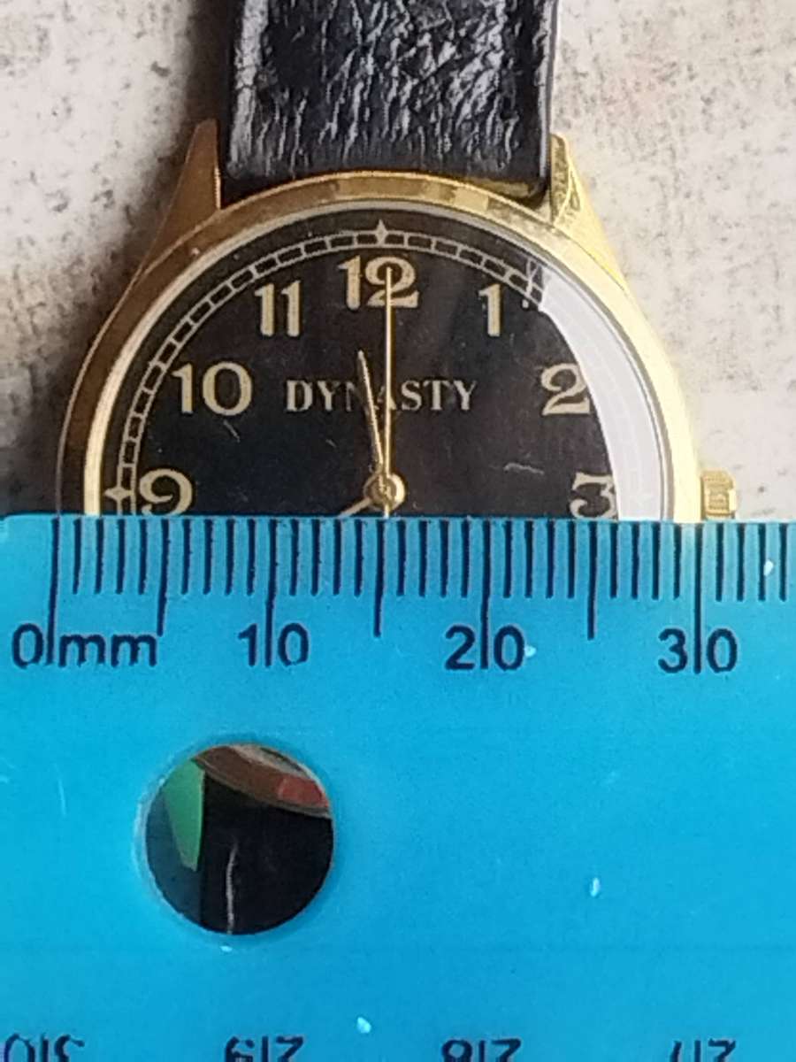 MENS VINTAGE DYNASTY GOLD WATCH IN EXCELLENT WORKING CONDITION