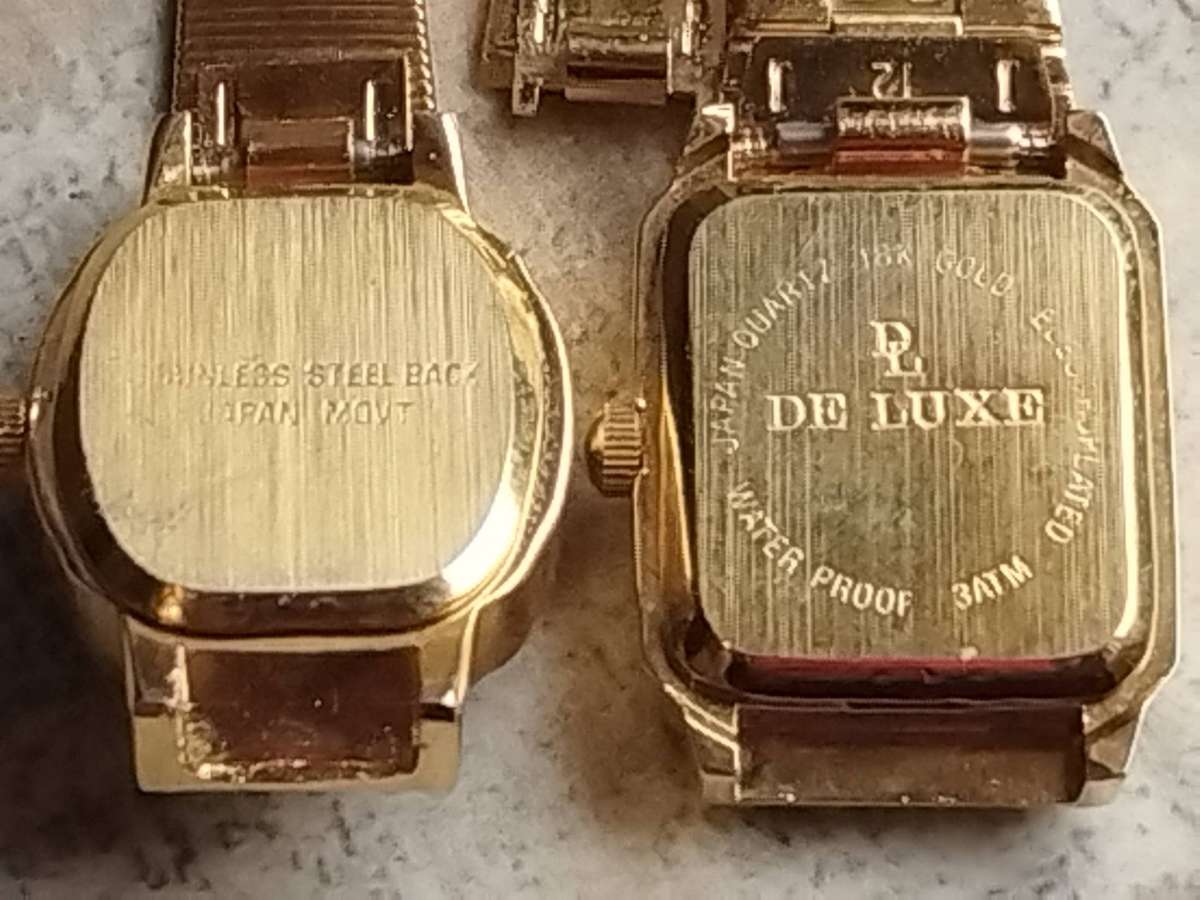 LADIES GOLD WATCH SET IN EXCELLENT WORKING CONDITION - JUST NEEDS PINS TO FIT STRAPS