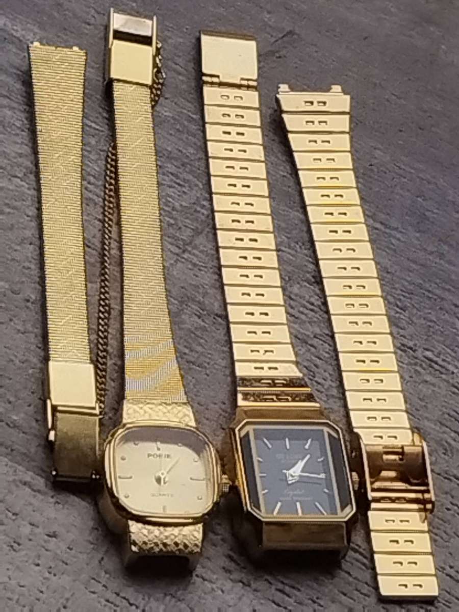 LADIES GOLD WATCH SET IN EXCELLENT WORKING CONDITION - JUST NEEDS PINS TO FIT STRAPS