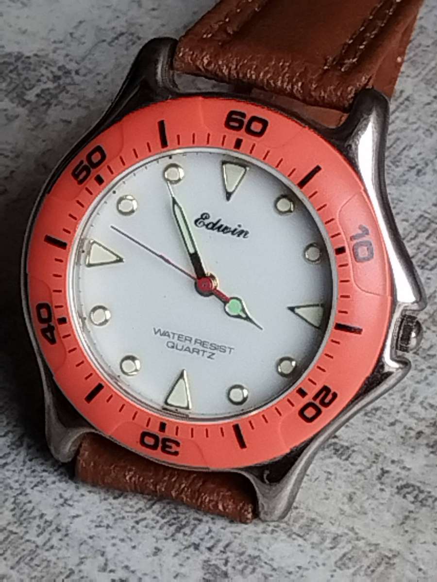 MENS EDWIN SPORTS WATCH WITH ROTATING BEZEL IN EXCELLENT WORKING CONDITION
