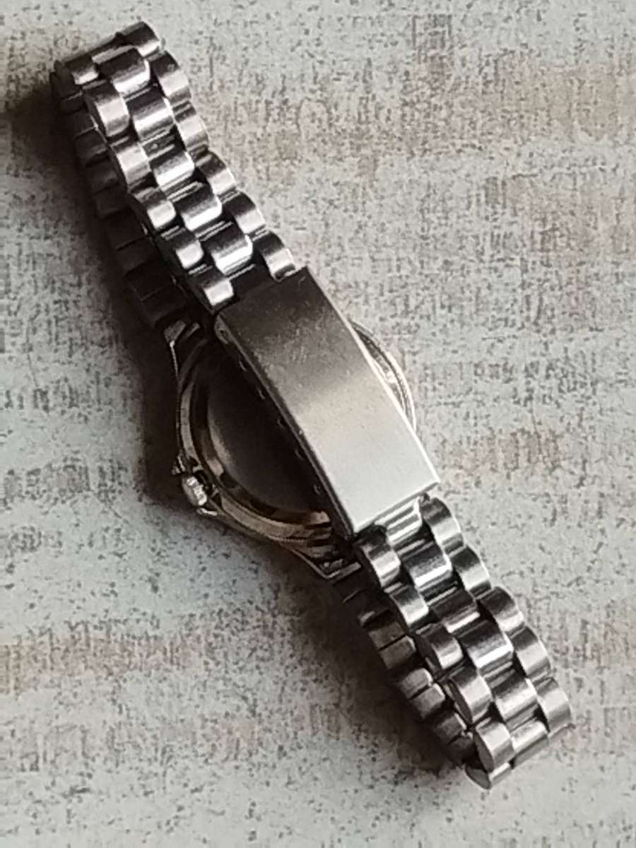 LADIES POISE STAINLESS STEEL WATCH IN EXCELLENT WORKING CONDITION