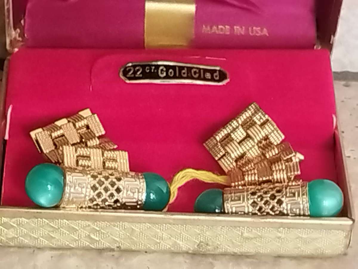 MENS VINTAGE CUFFLINKS 22CT GOLD CLAD MADE IN THE USA IN ORIGINAL DISPLAY BOX