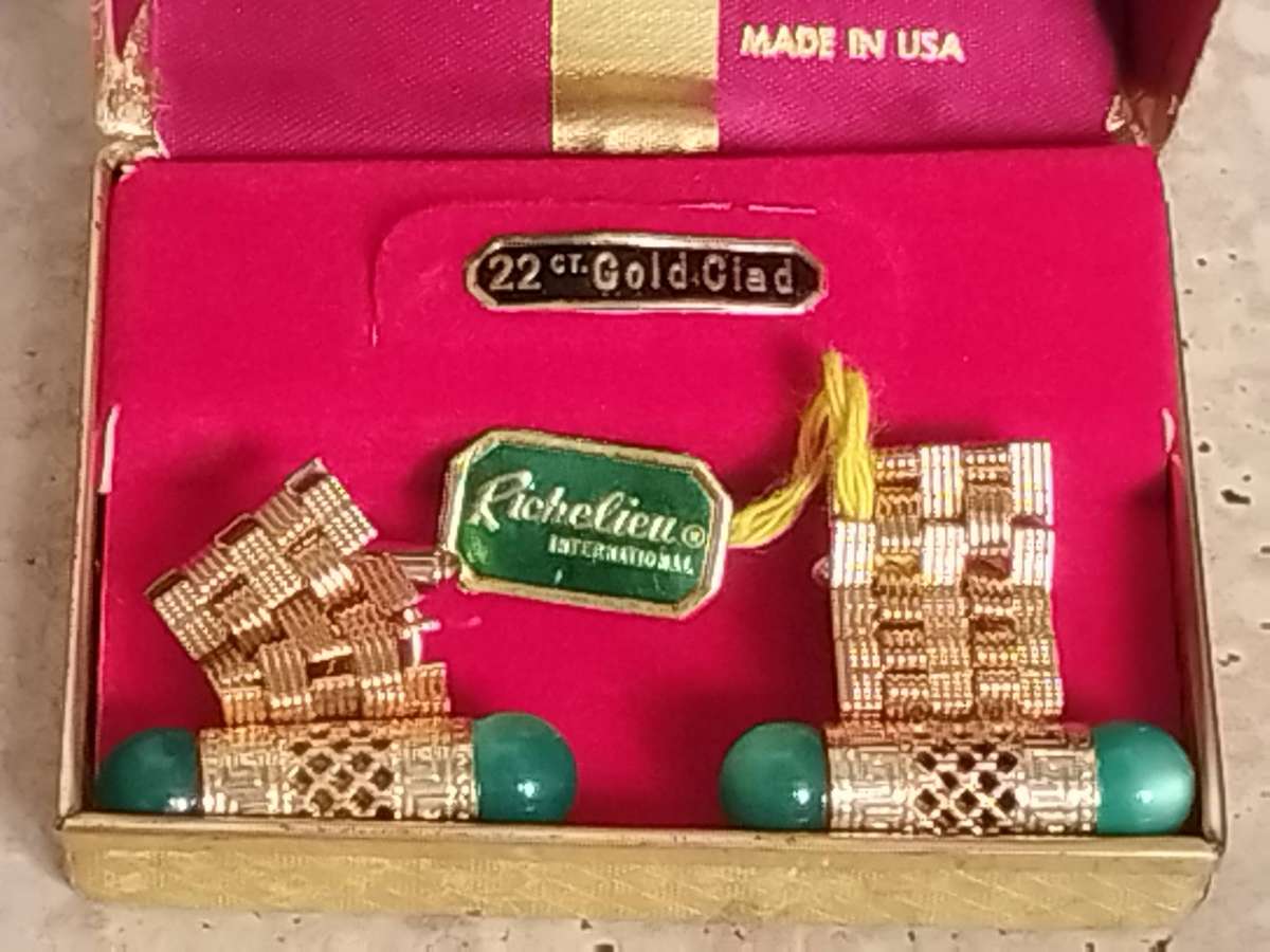 MENS VINTAGE CUFFLINKS 22CT GOLD CLAD MADE IN THE USA IN ORIGINAL DISPLAY BOX