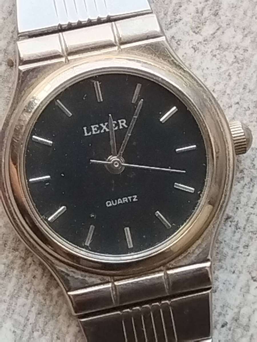 LADIES LEXER STAINLESS STEEL WATCH IN EXCELLENT WORKING CONDITION